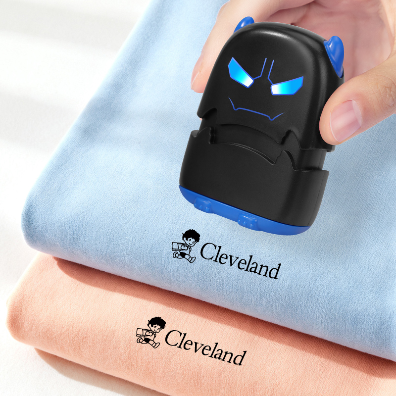 Grawerowany stempel z imieniem – Travel Accessories Baby recenzja i cena